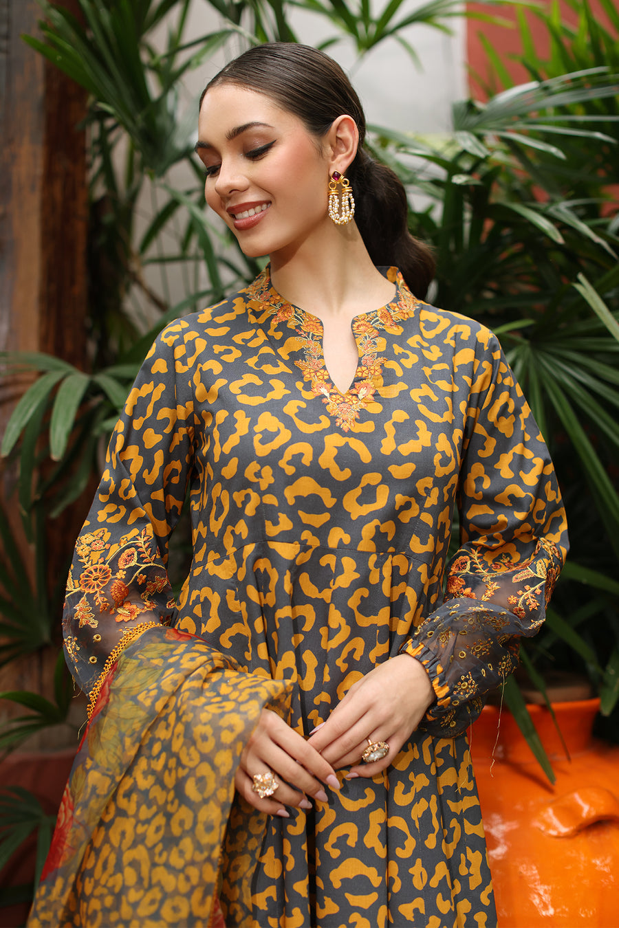 3PCS Digital Printed Lawn Unstitched Suit RA04-625LLW91-ML - Fancy Collection