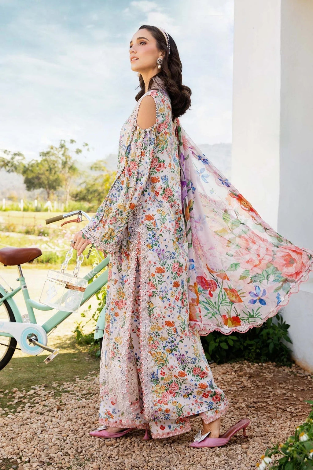 3PCS digital printed lawn unstitched suit HAO3-625LLW190-ML from ManshaLawn | premium lawn in Pakistan, lawn suits from Peshawar’s best fabric online store.