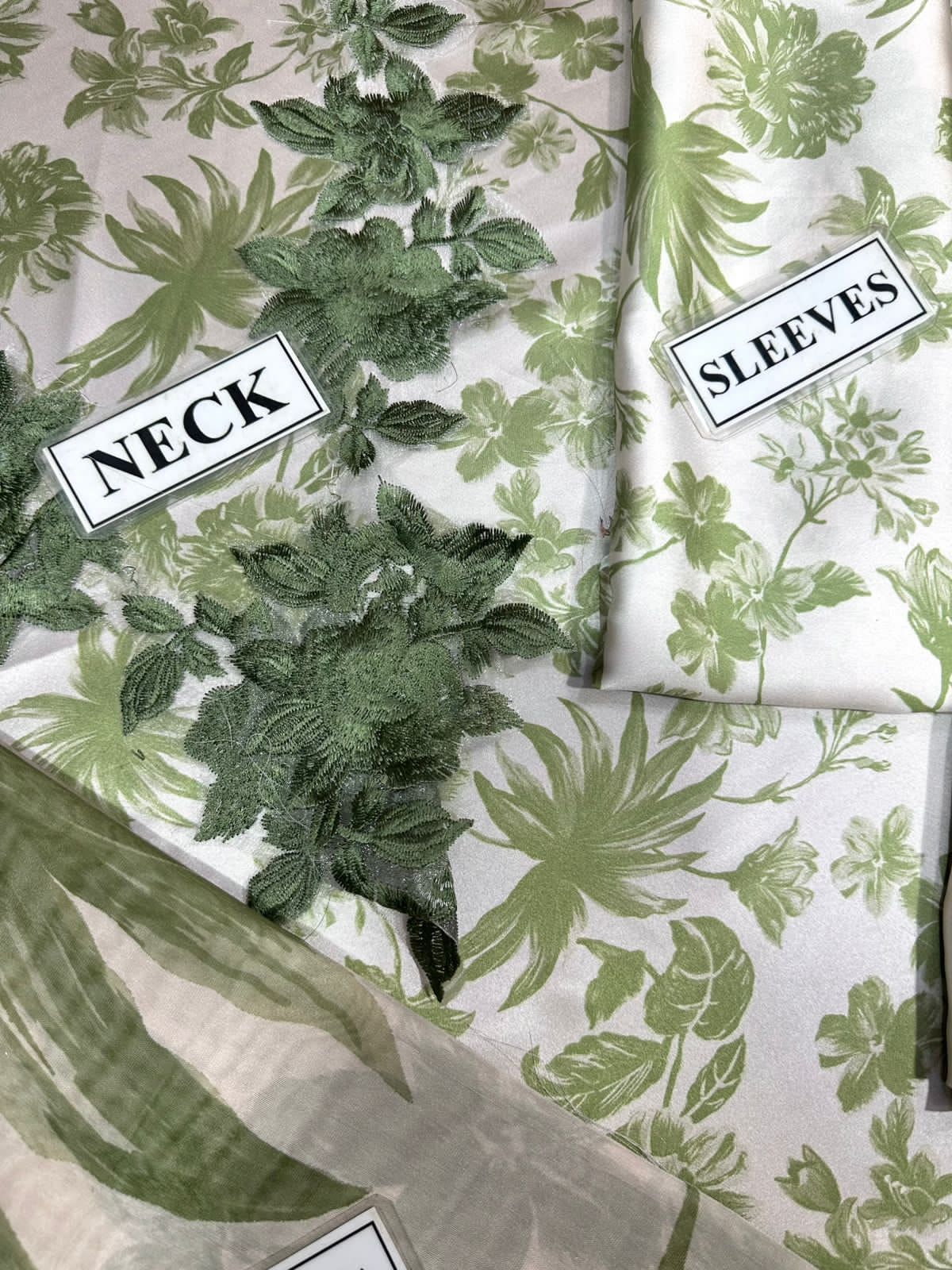 Stylish 3PCS printed lawn unstitched suit from ManshaLawn | premium quality lawn in Pakistan, lawn suits available at Peshawar’s top online fabric store